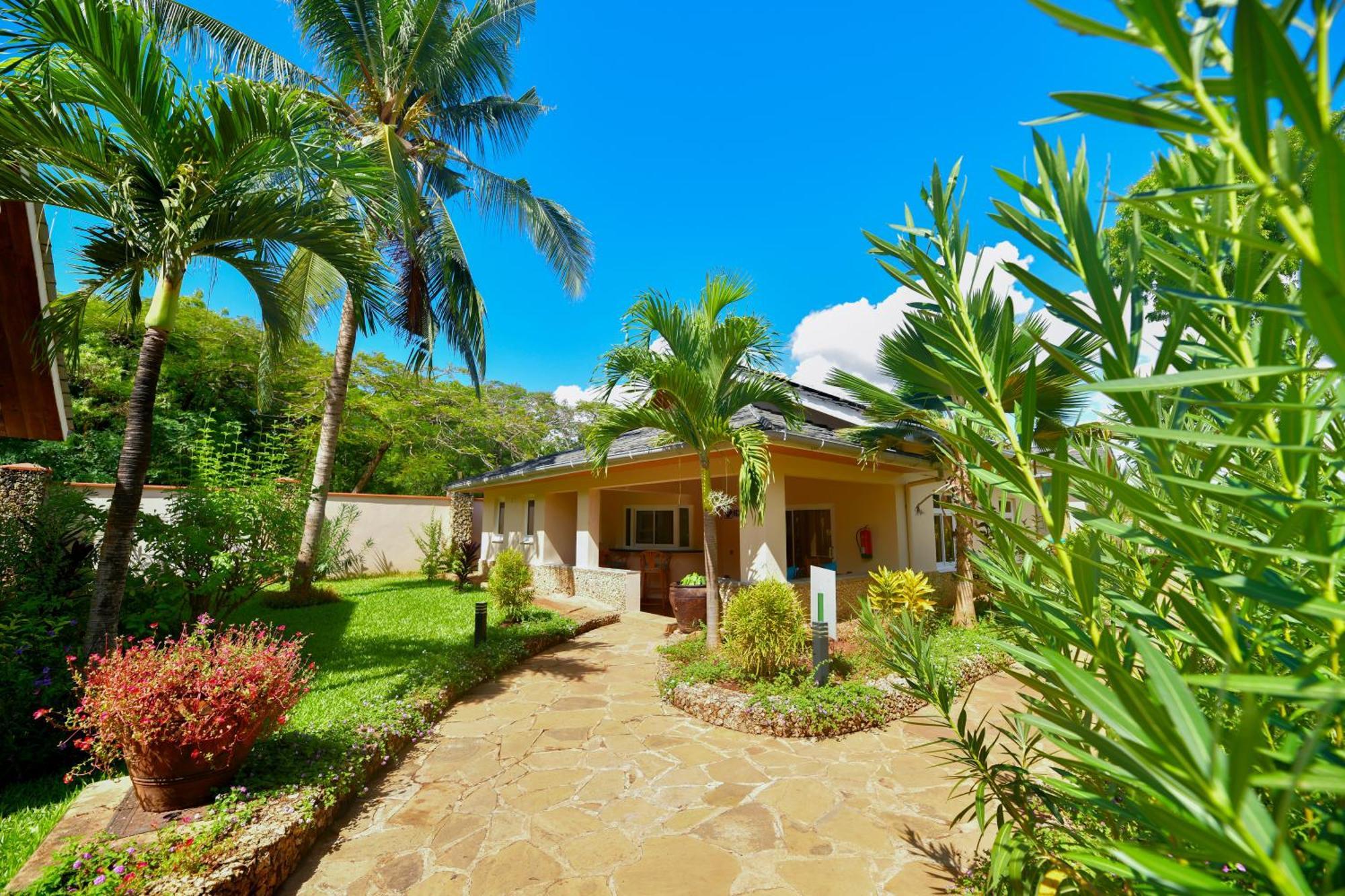 Vipingo Beach Resort Tezo Bagian luar foto